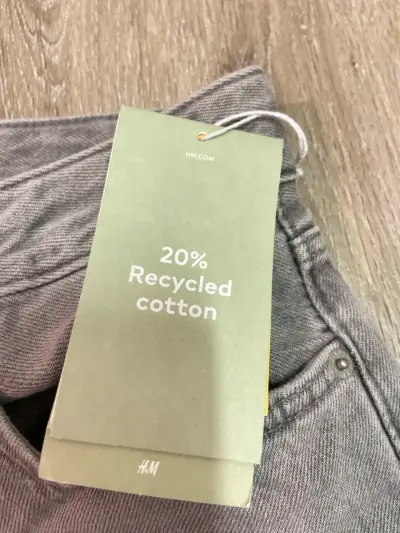 Jeans grises de corte suelto para hombre - miniatura 3