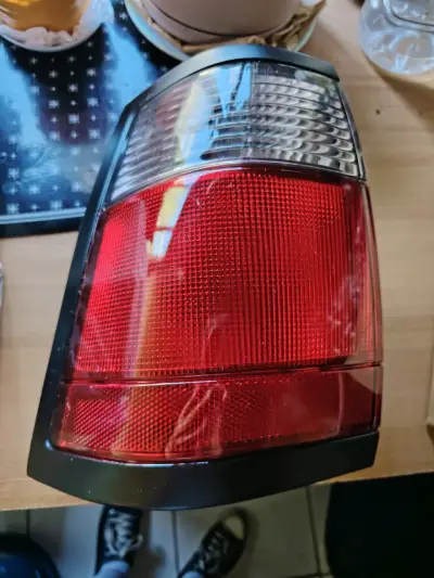 Luz trasera para auto marca Daewoo - miniatura 1