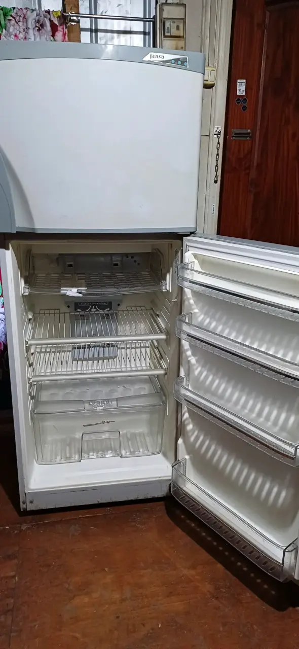 Refrigerador Fensa en buen estado. - 4