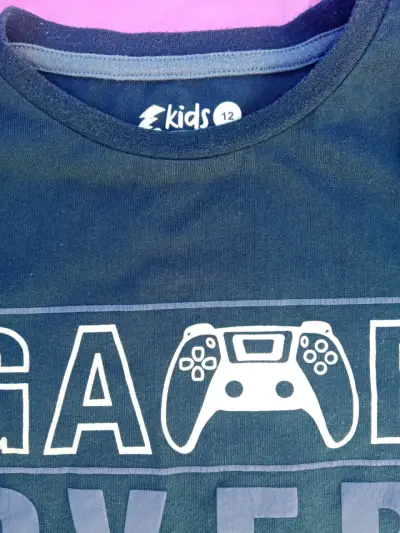 Polera azul con diseño 'Game Over' para niños - miniatura 2
