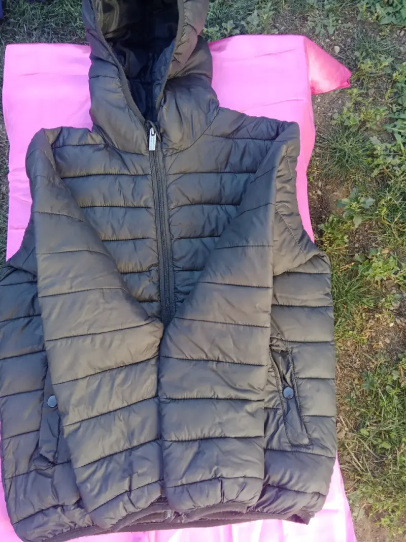 Chaqueta acolchado negro con capucha - 2