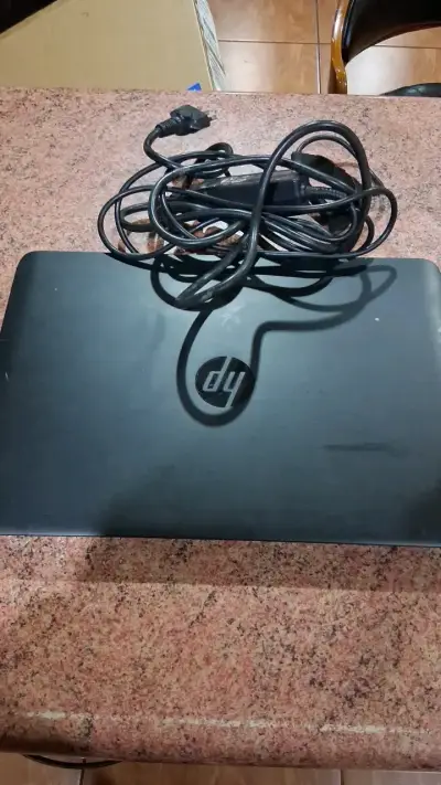 Laptop HP EliteBook usada en buen estado - miniatura 2