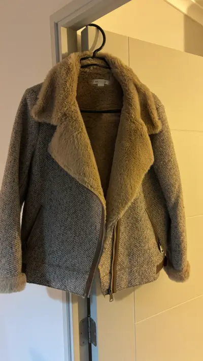 Chaqueta de invierno con forro de piel sintética - miniatura 1