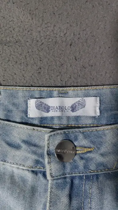 Shorts de mezclilla con diseño gráfico - miniatura 3