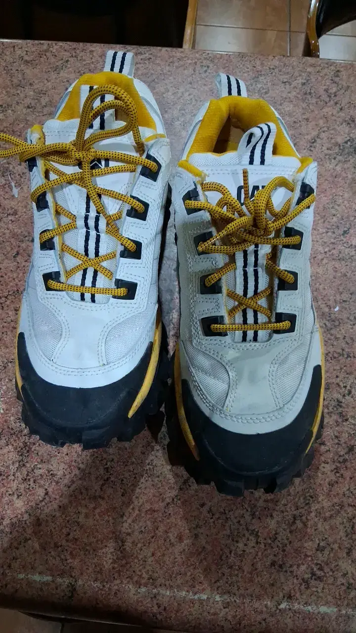 Zapatillas CAT blancas y amarillas para hombre - 2