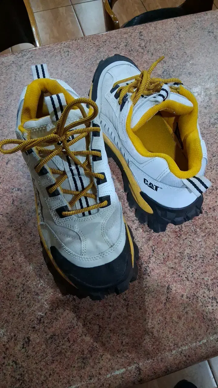 Zapatillas CAT blancas y amarillas para hombre - 3