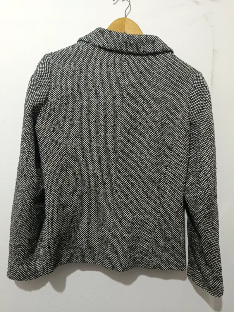Blazer de mujer blanco y negro elegante - 5