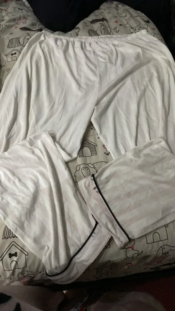 Pijama de mujer blanco con ribetes negros - 3