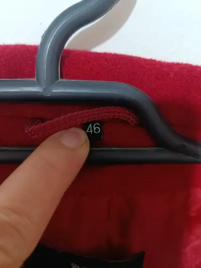 Abrigo rojo de mujer marca Lebek - miniatura 2