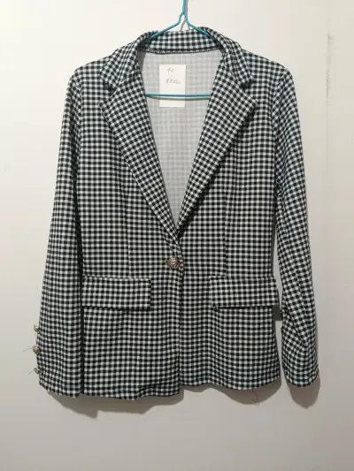 Blazer a cuadros blanco y negro elegante - miniatura 1
