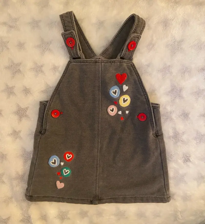 Jardinera infantil gris con bordados - 2