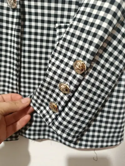 Blazer a cuadros blanco y negro elegante - miniatura 4