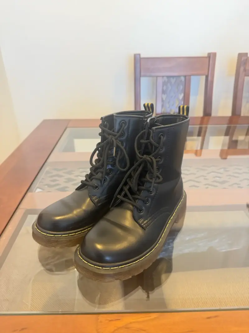 Botas negras de cuero estilo militar - 2