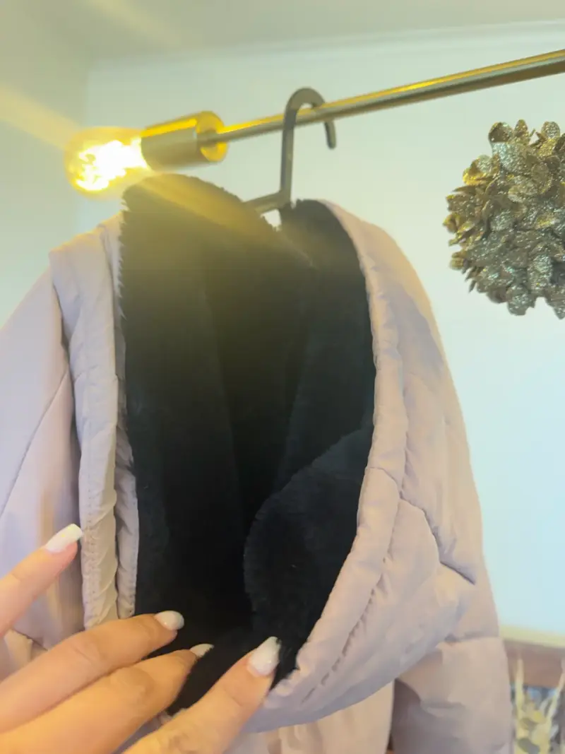Chaqueta acolchada beige con capucha - 3
