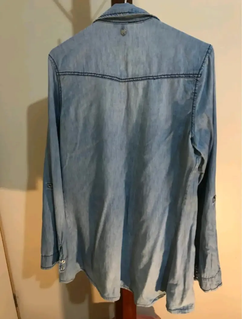 Camisa de mezclilla azul para mujer - 2