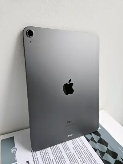 iPad Air 4ta Gen gris poco uso - miniatura 1