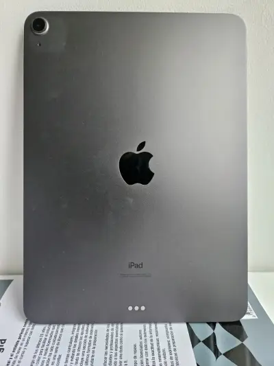 iPad Air 4ta Gen gris poco uso - miniatura 2