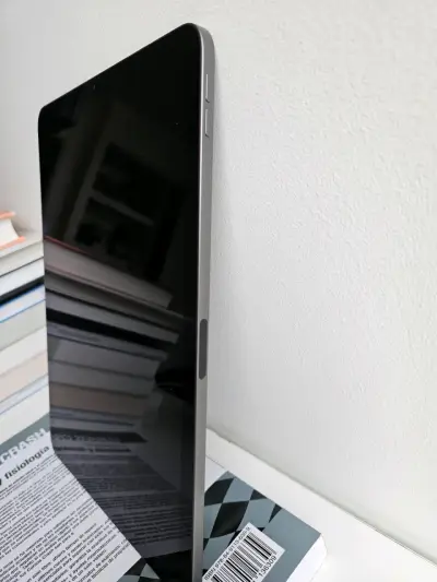 iPad Air 4ta Gen gris poco uso - miniatura 5