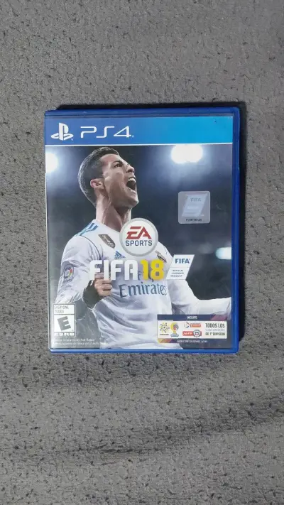 Juego FIFA 18 para PS4 en buen estado - miniatura 1