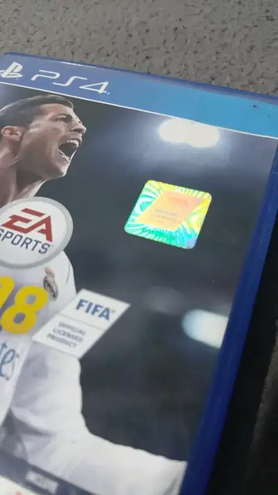 Juego FIFA 18 para PS4 en buen estado - miniatura 5