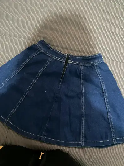 Falda de mezclilla azul acampanada - miniatura 2