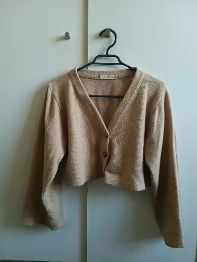 Cárdigan beige de lana con botones corto - miniatura 2