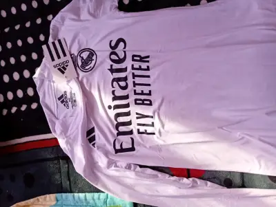 Polera Lacoste blanca con logo de cocodrilo - miniatura 2