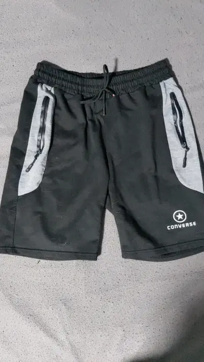 Shorts deportivos Converse negros y grises - miniatura 1