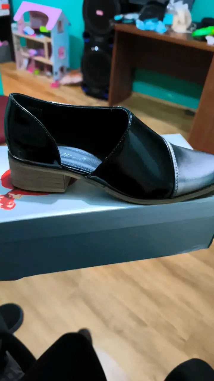 Mocasines negros con taco bajo y apertura - 1