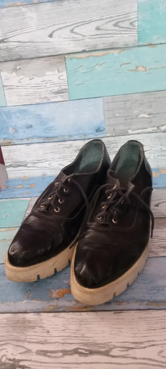 Zapatos de vestir negros con suela gruesa - 2