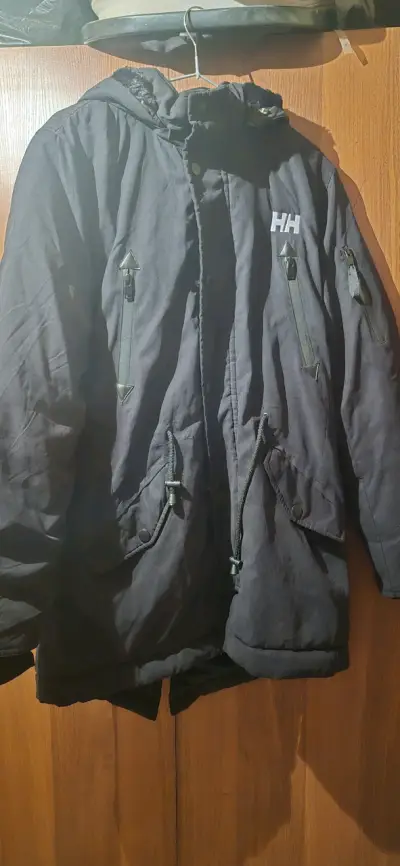 Parka Helly Hansen negra con capucha - miniatura 1