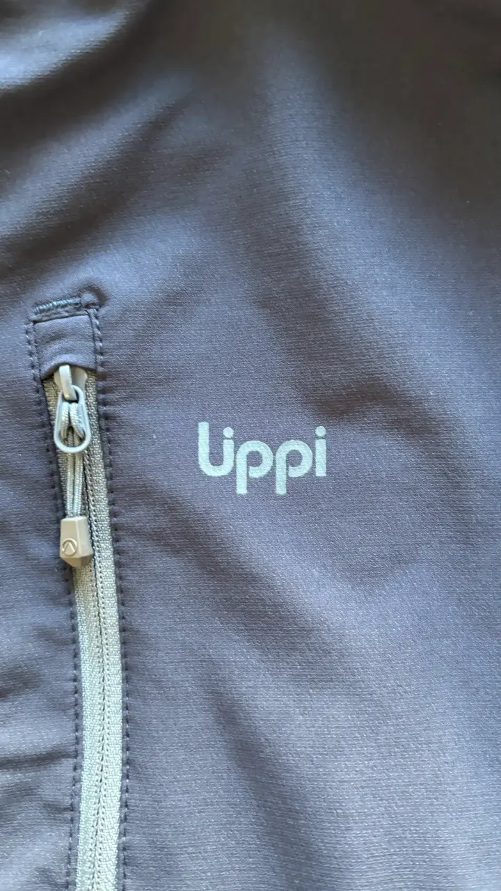 Chaqueta deportiva Uppii con capucha negra - 2