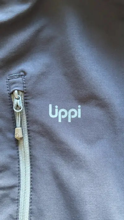 Chaqueta deportiva Uppii con capucha negra - miniatura 2