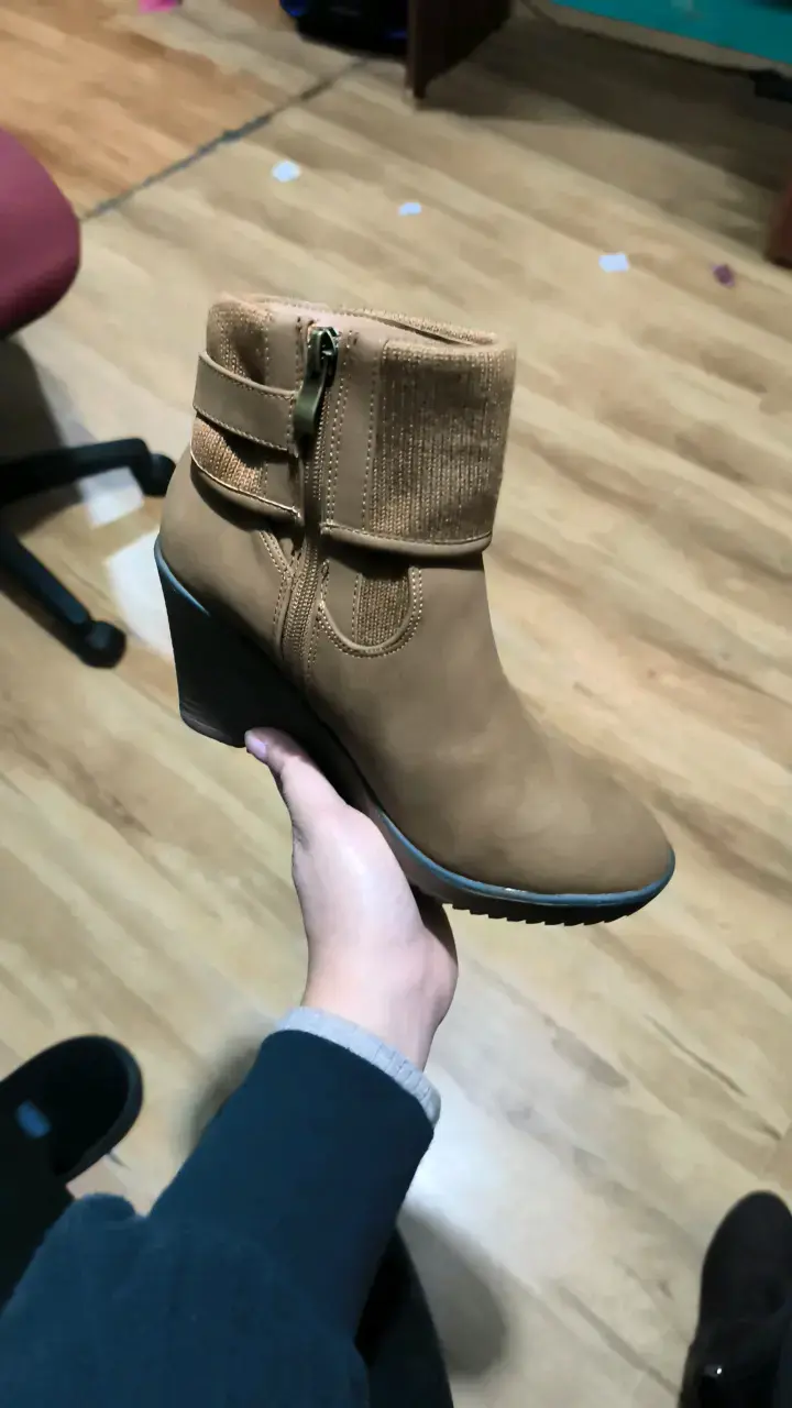 Botines de gamuza marrón con taco chino - 3