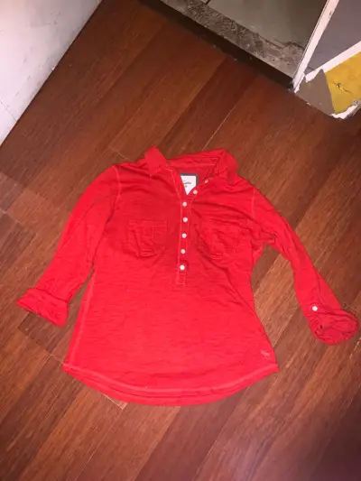 Camisa roja de manga larga para mujer - miniatura 1