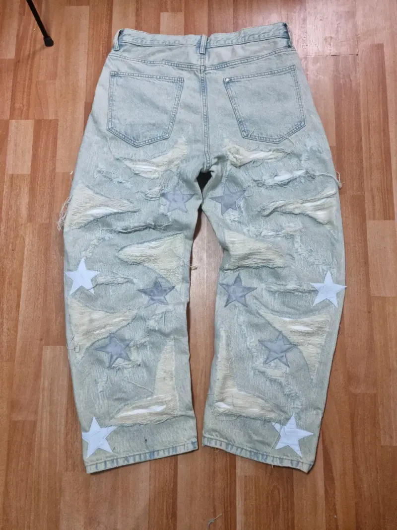 Jeans baggy con estrellas de cuerina - 3