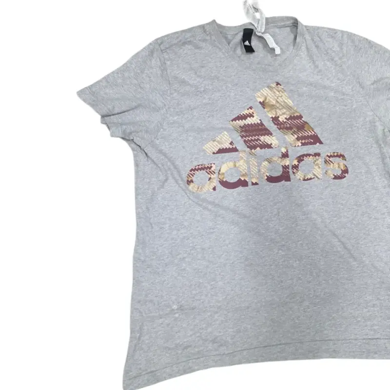Polera Adidas gris con logo estampado - 2