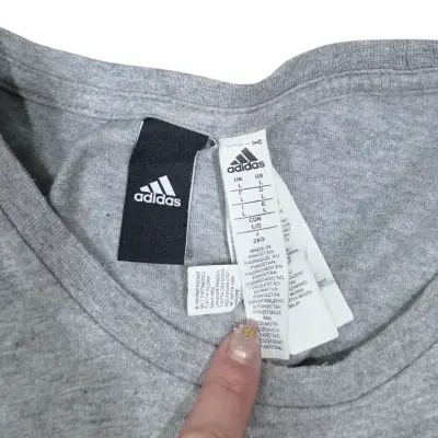 Polera Adidas gris con logo estampado - miniatura 3