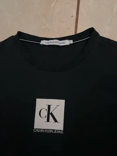 Polera negra Calvin Klein para hombre - miniatura 2