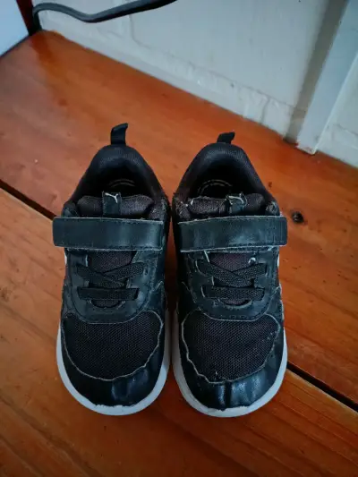 Zapatillas deportivas negras Puma para niños - miniatura 2