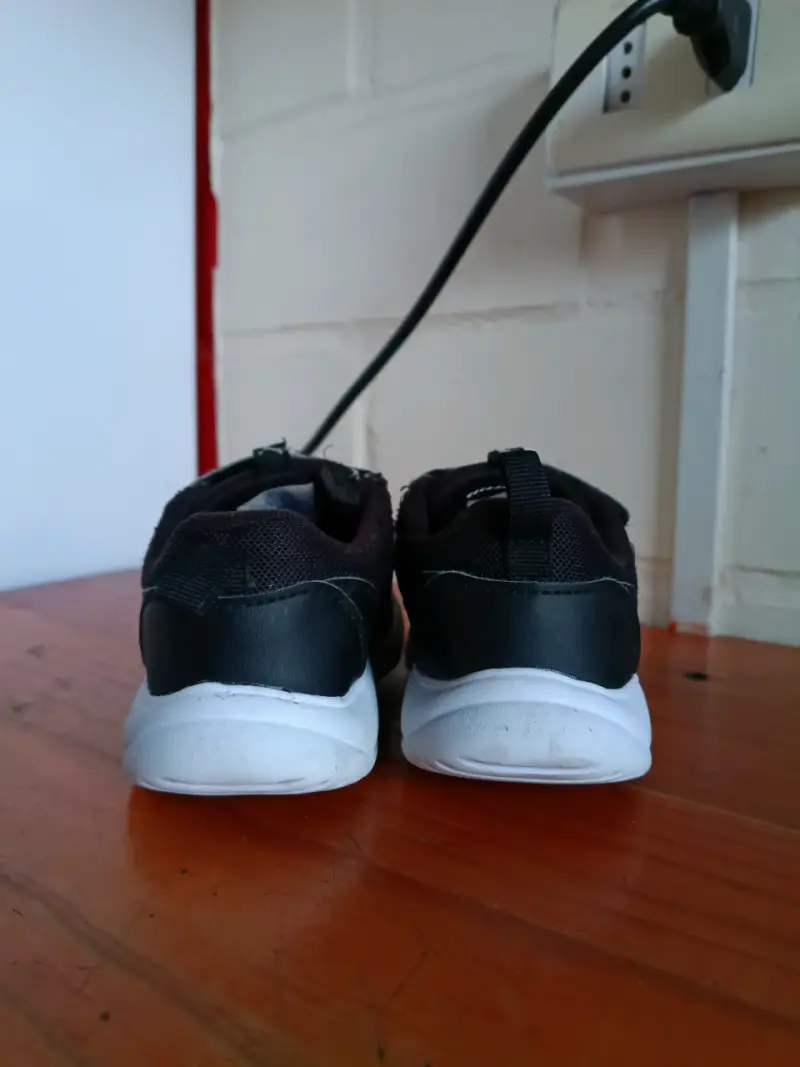 Zapatillas deportivas negras Puma para niños - 3