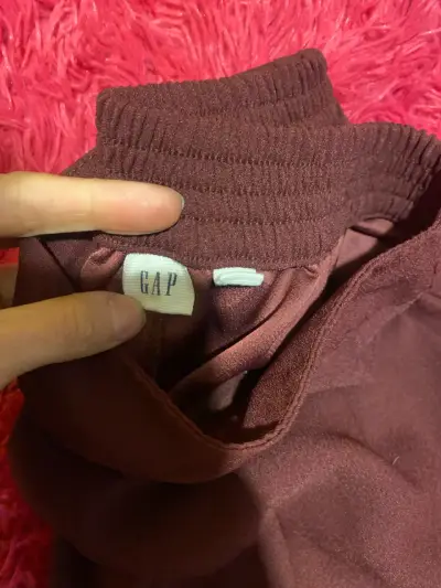 Pantalones jogger burdeos para mujer gap - miniatura 3