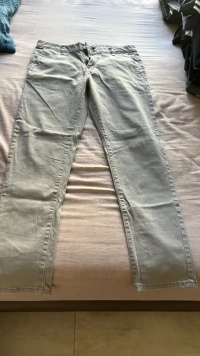 Pantalones beige casuales para hombre - miniatura 1