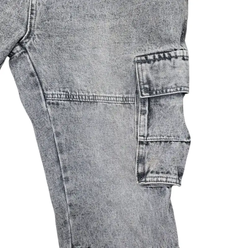 Jeans cargo gris con bolsillos laterales - 2