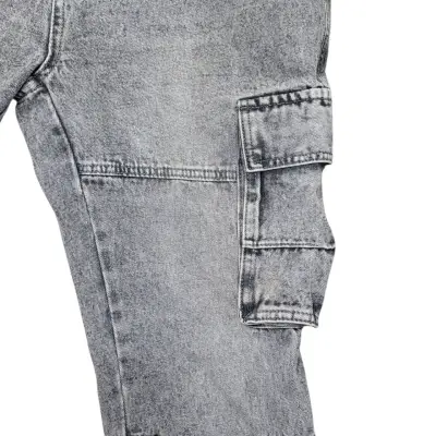 Jeans cargo gris con bolsillos laterales - miniatura 2