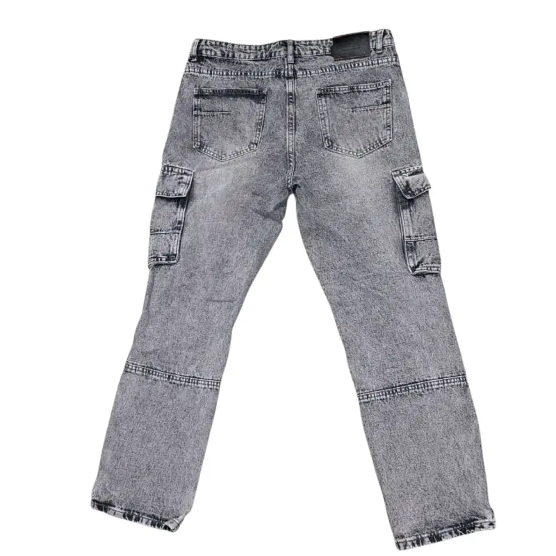 Jeans cargo gris con bolsillos laterales - 5