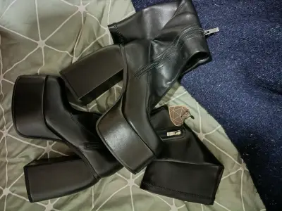 BOTAS NEGRAS ALTAS CMORAN CON CIERRE. - miniatura 1