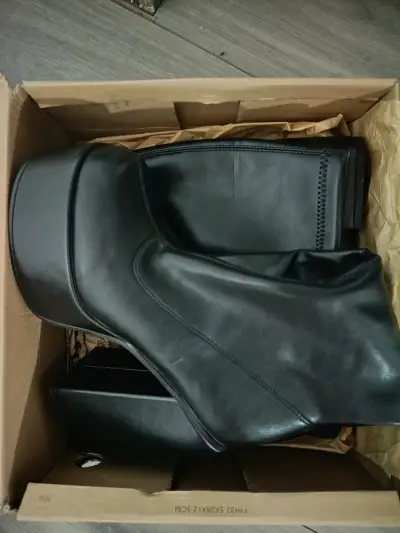 BOTAS NEGRAS ALTAS CMORAN CON CIERRE. - miniatura 2