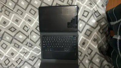 Tablet Lenovo con teclado bluetooth como nueva - miniatura 1