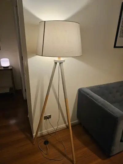 Lámpara de pie trípode moderna - miniatura 1